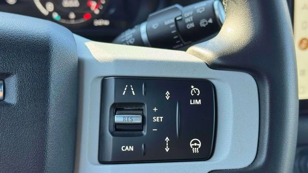 2025 Land Rover Defender 110 P300 S