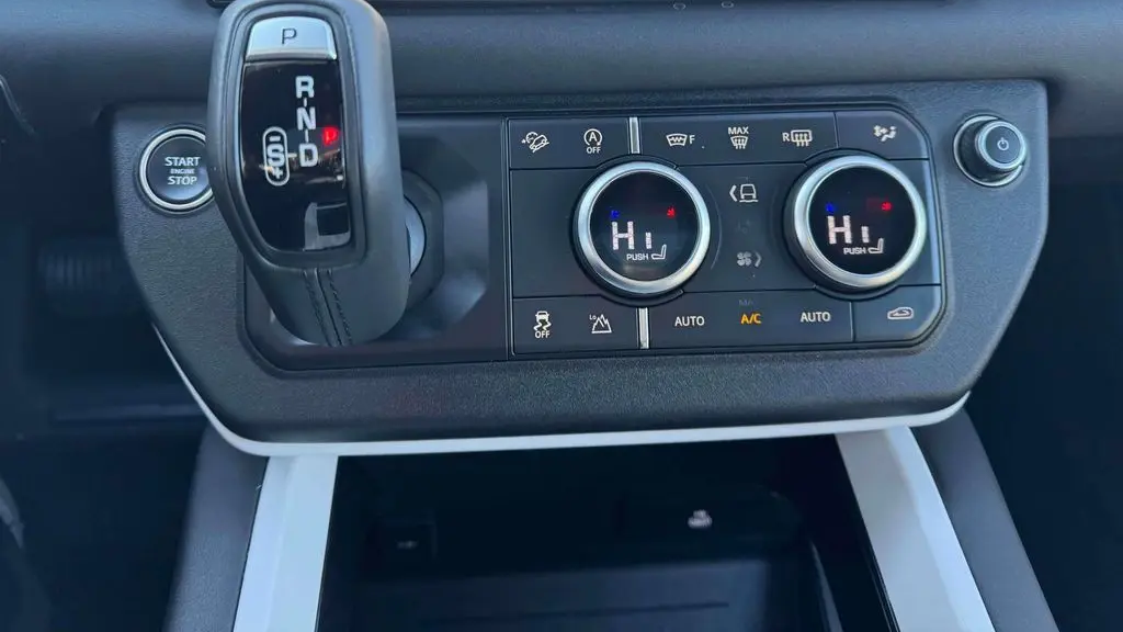 2025 Land Rover Defender 110 P300 S