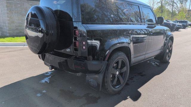 2022 Land Rover Defender 110 S