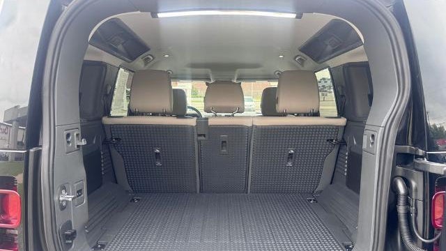 2022 Land Rover Defender 110 S