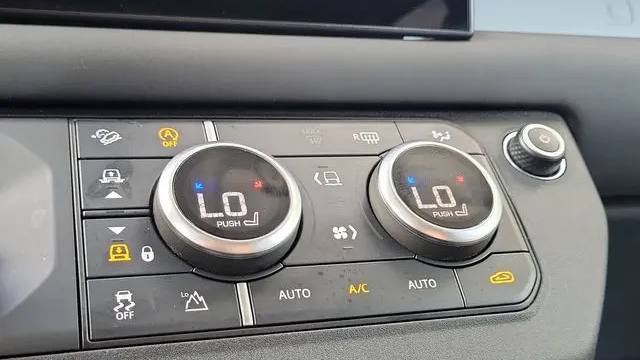2024 Land Rover Defender 130 P300 S