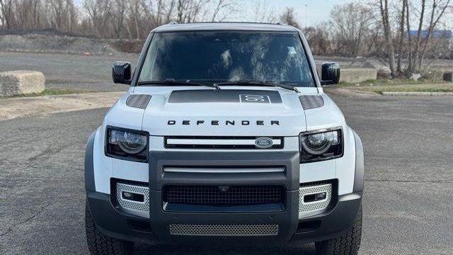 2023 Land Rover Defender 90 SE