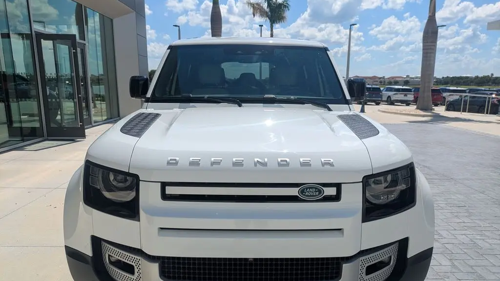 2023 Land Rover Defender 110 SE