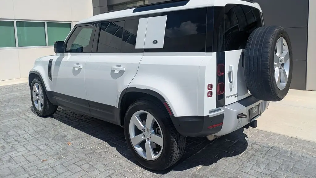 2023 Land Rover Defender 110 SE