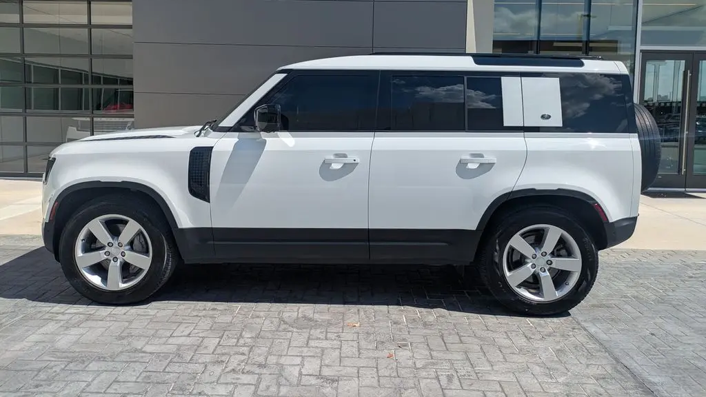 2023 Land Rover Defender 110 SE