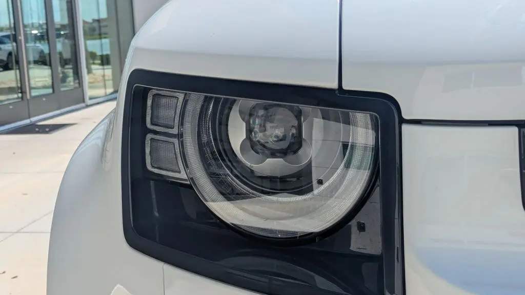 2023 Land Rover Defender 110 SE