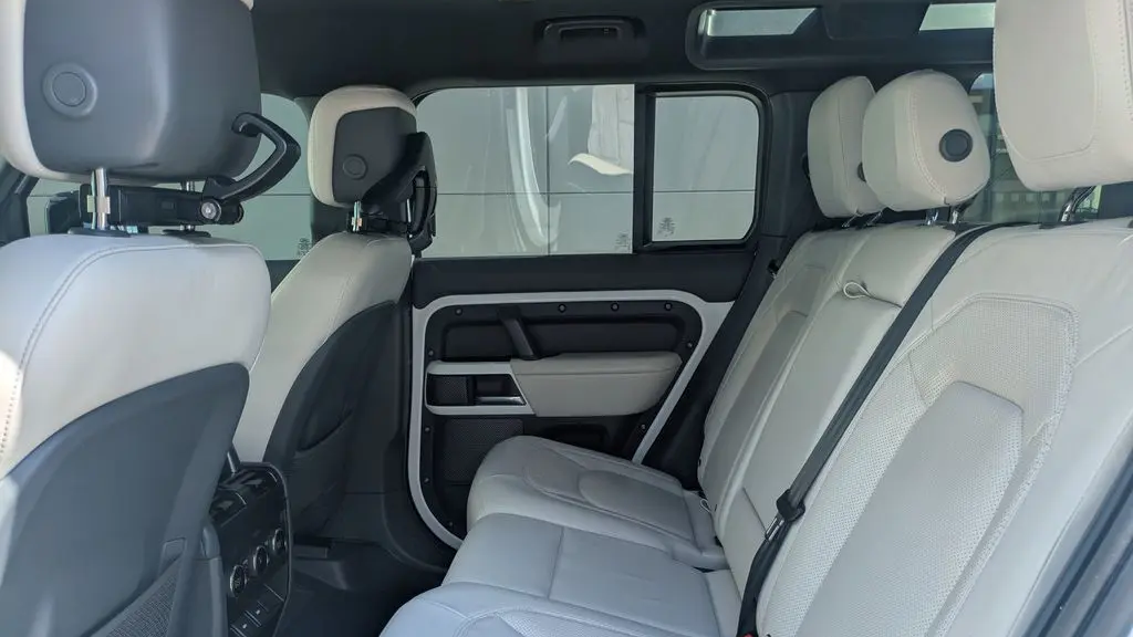2023 Land Rover Defender 110 SE