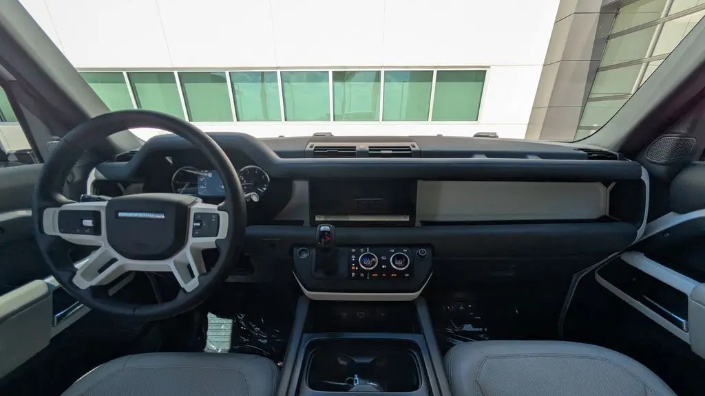 2023 Land Rover Defender 110 SE