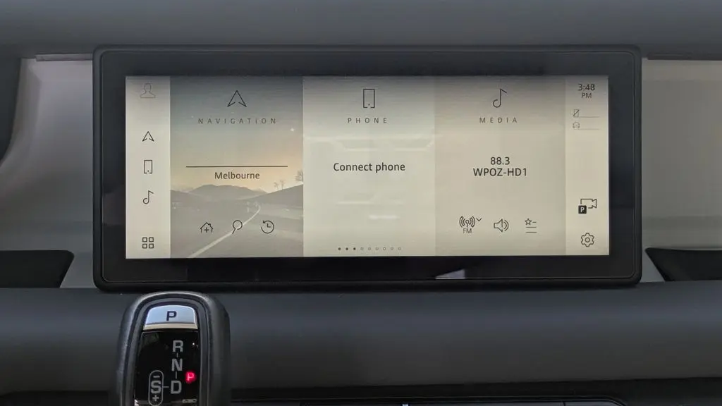 2023 Land Rover Defender 110 SE