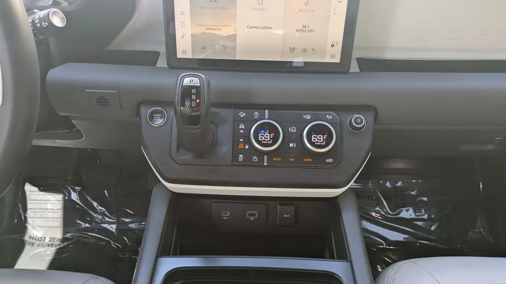 2023 Land Rover Defender 110 SE
