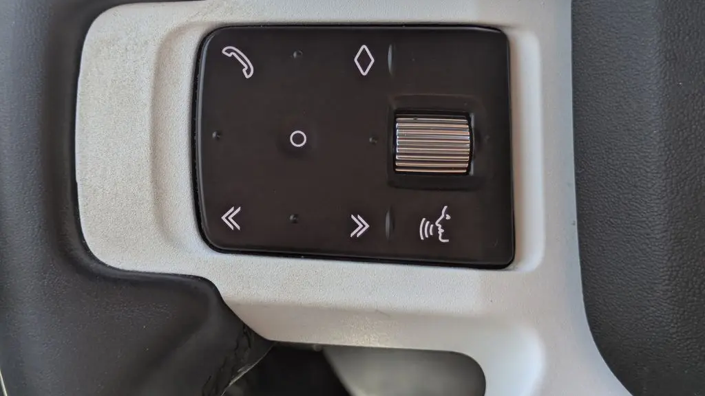 2023 Land Rover Defender 110 SE