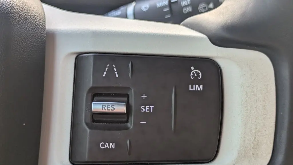 2023 Land Rover Defender 110 SE