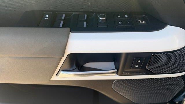 2020 Land Rover Defender 110 SE
