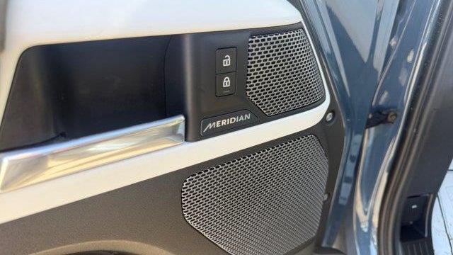 2020 Land Rover Defender 110 SE