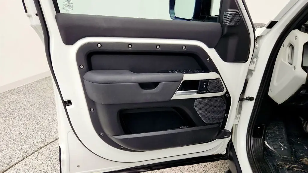 2020 Land Rover Defender 110 SE