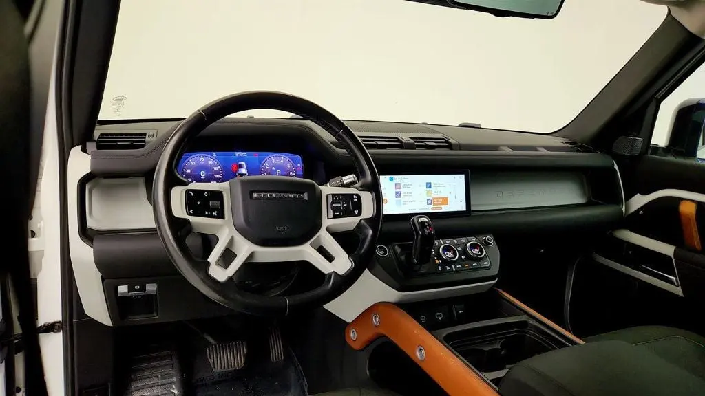 2020 Land Rover Defender 110 SE