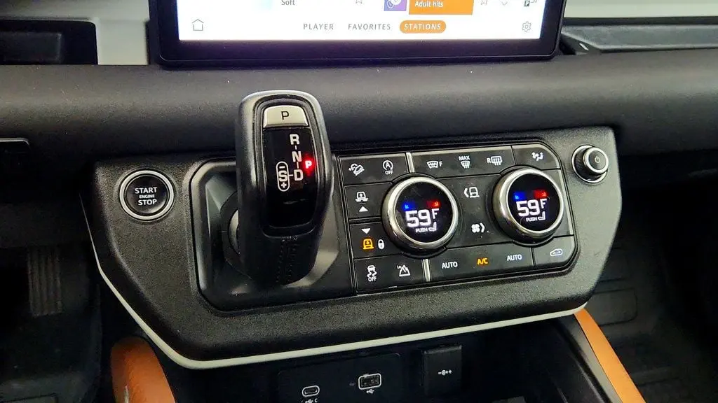 2020 Land Rover Defender 110 SE