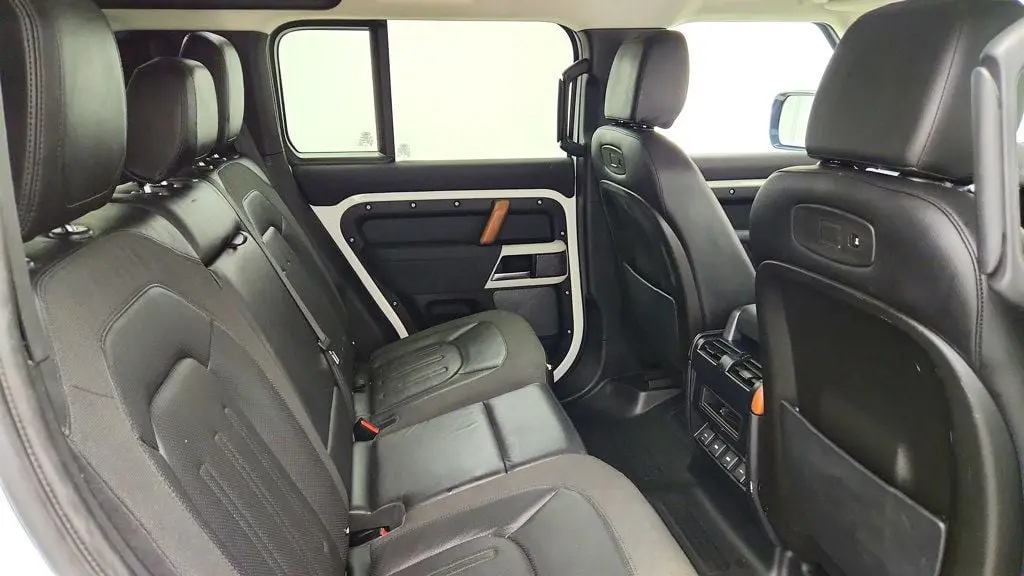 2020 Land Rover Defender 110 SE