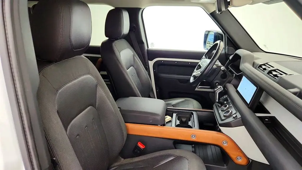 2020 Land Rover Defender 110 SE