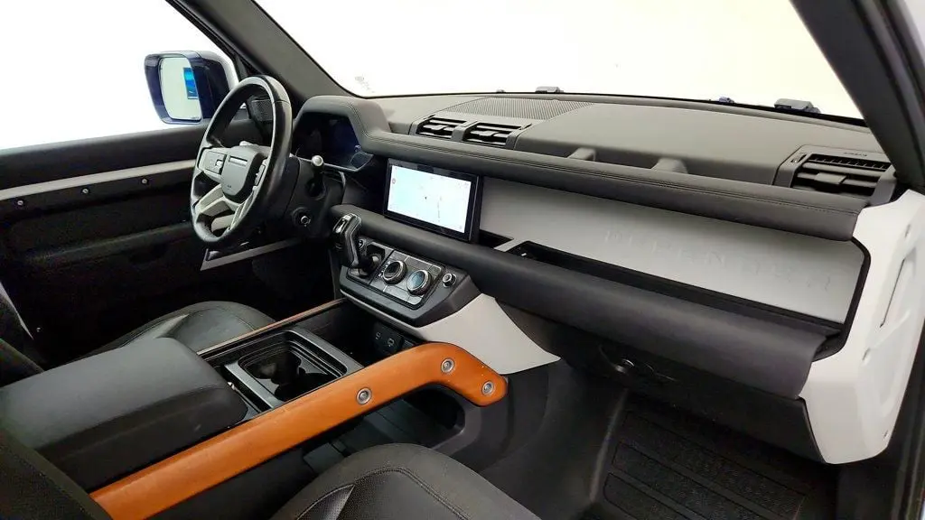 2020 Land Rover Defender 110 SE
