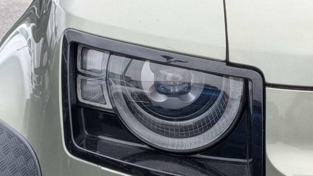 2020 Land Rover Defender 110 SE