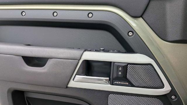 2020 Land Rover Defender 110 SE