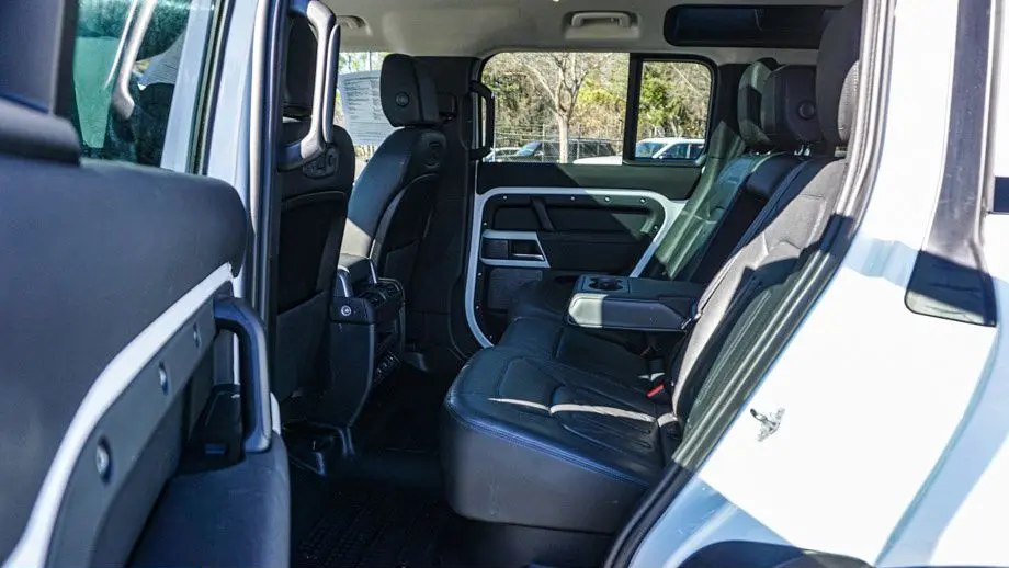 2022 Land Rover Defender 110 SE