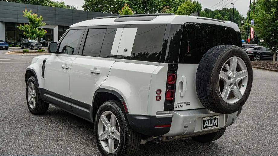 2022 Land Rover Defender 110 SE