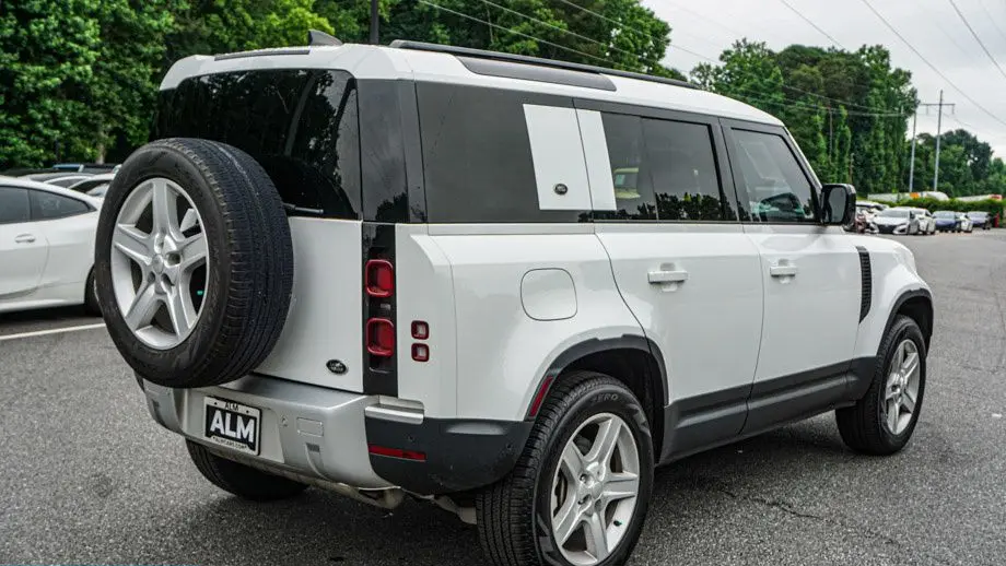 2022 Land Rover Defender 110 SE