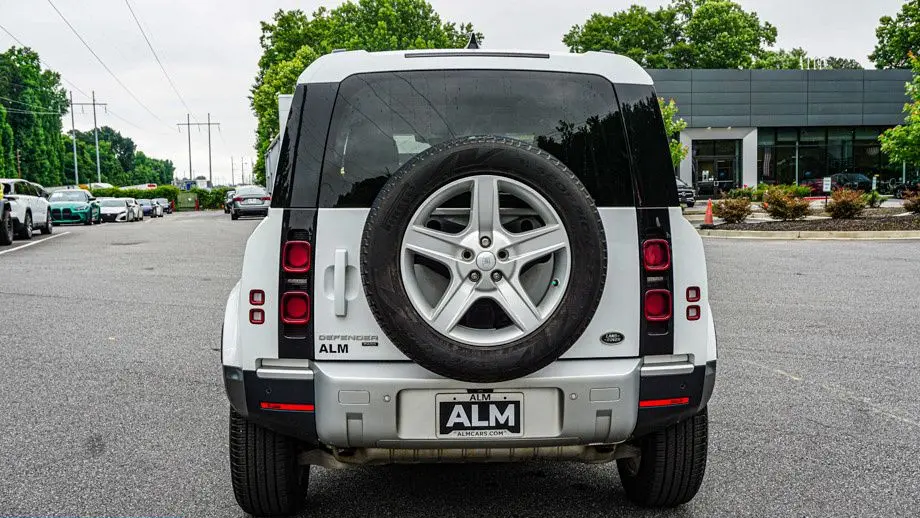 2022 Land Rover Defender 110 SE