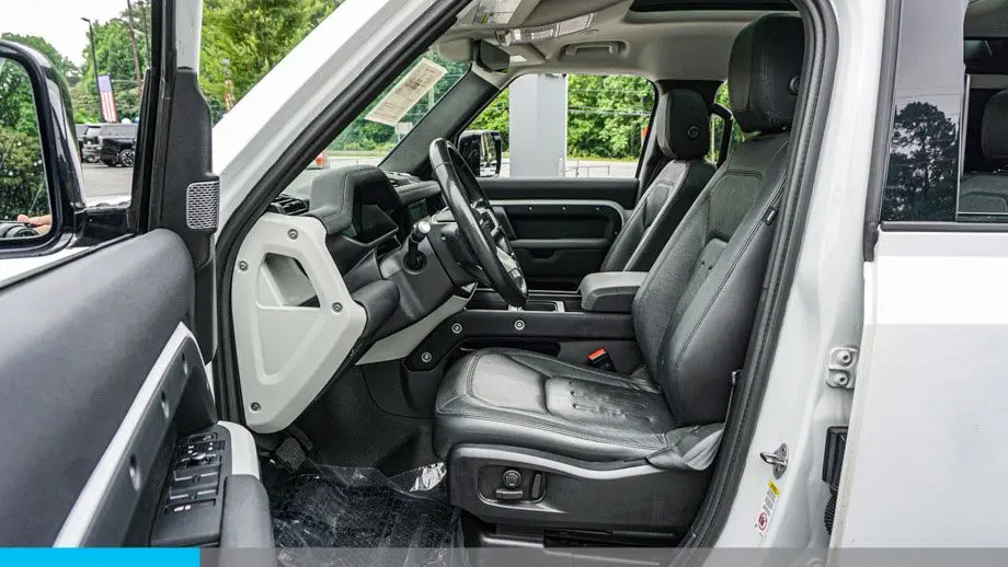 2022 Land Rover Defender 110 SE