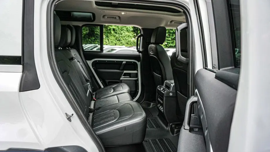 2022 Land Rover Defender 110 SE