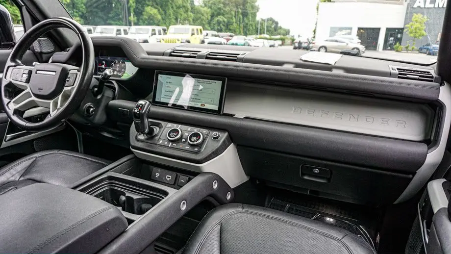 2022 Land Rover Defender 110 SE
