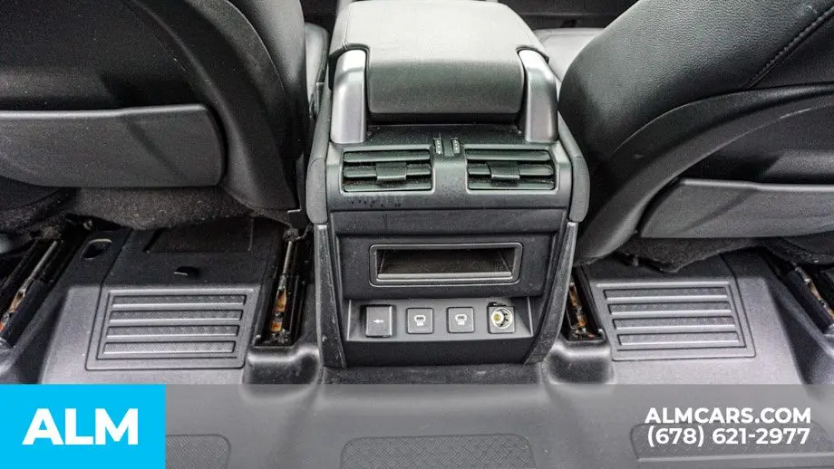 2022 Land Rover Defender 110 SE