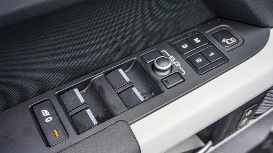 2022 Land Rover Defender 110 SE