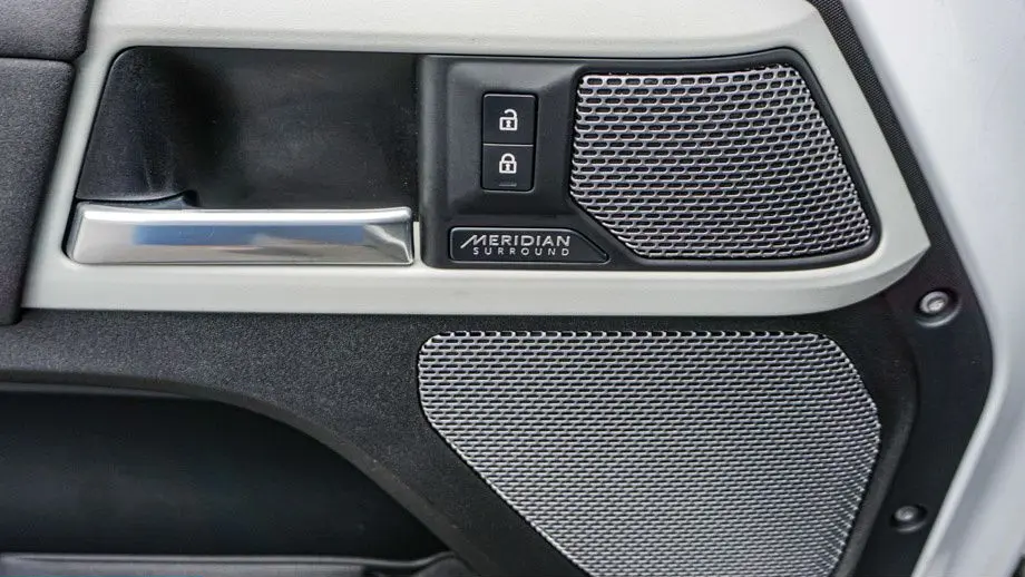 2022 Land Rover Defender 110 SE