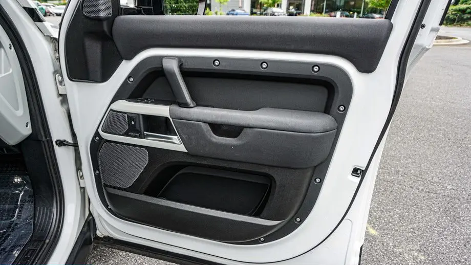 2022 Land Rover Defender 110 SE