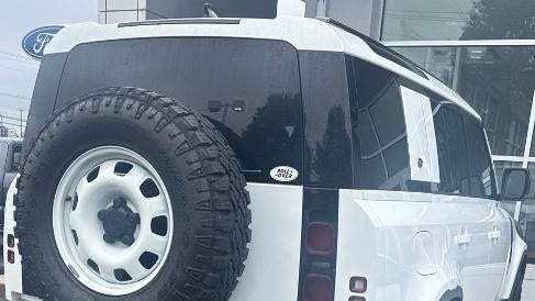 2022 Land Rover Defender 110 SE