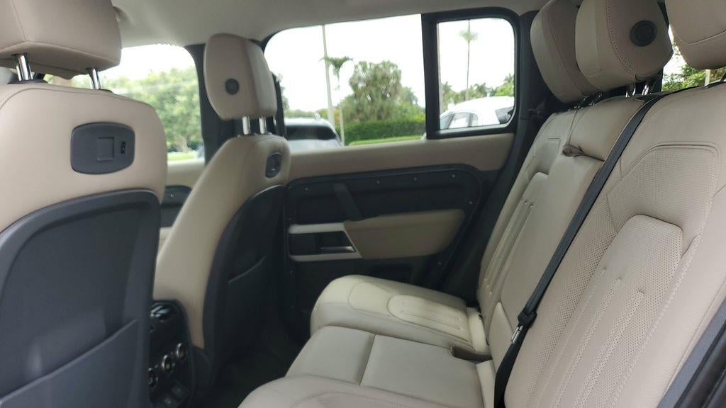 2022 Land Rover Defender 110 SE