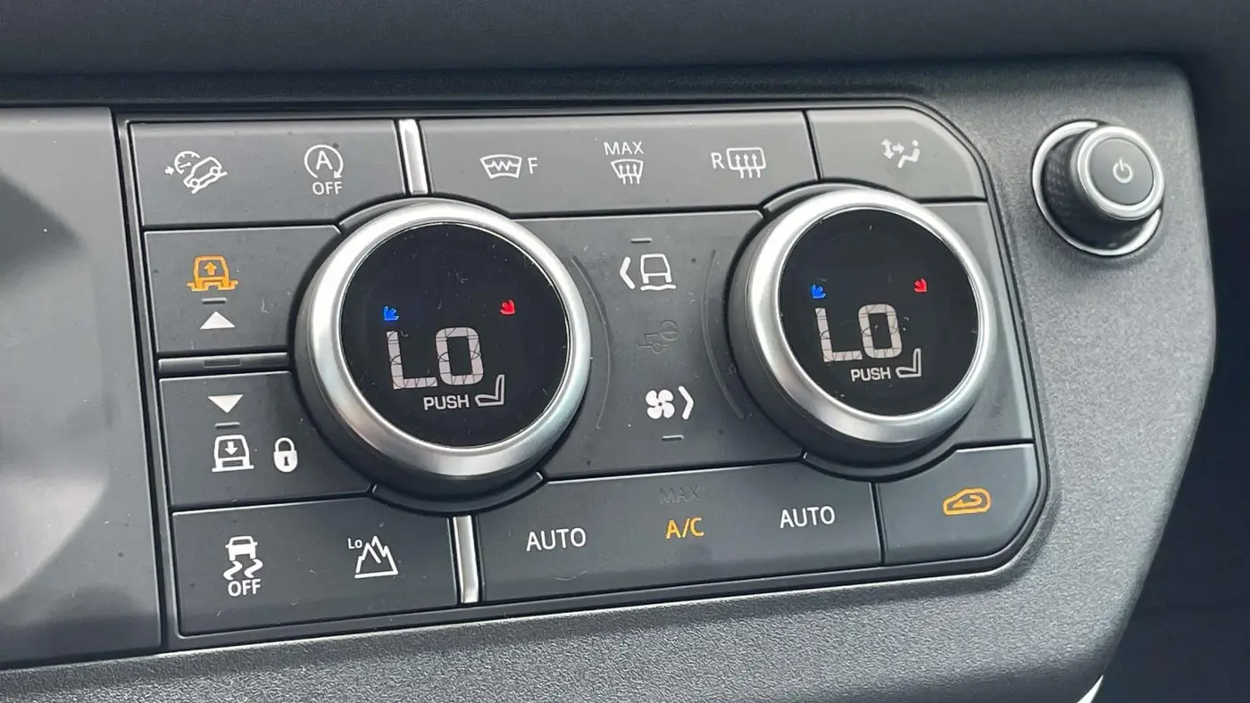 2020 Land Rover Defender 110 SE