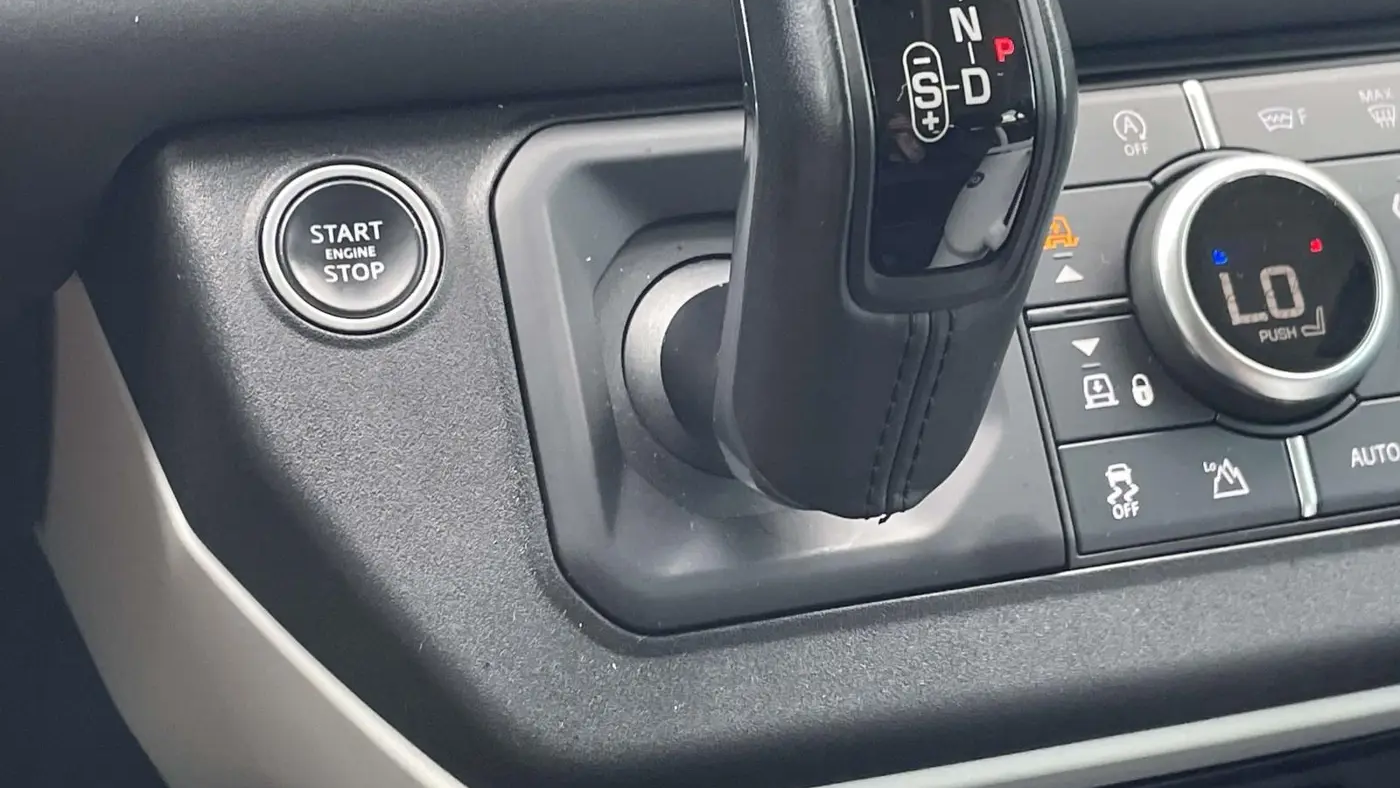 2020 Land Rover Defender 110 SE