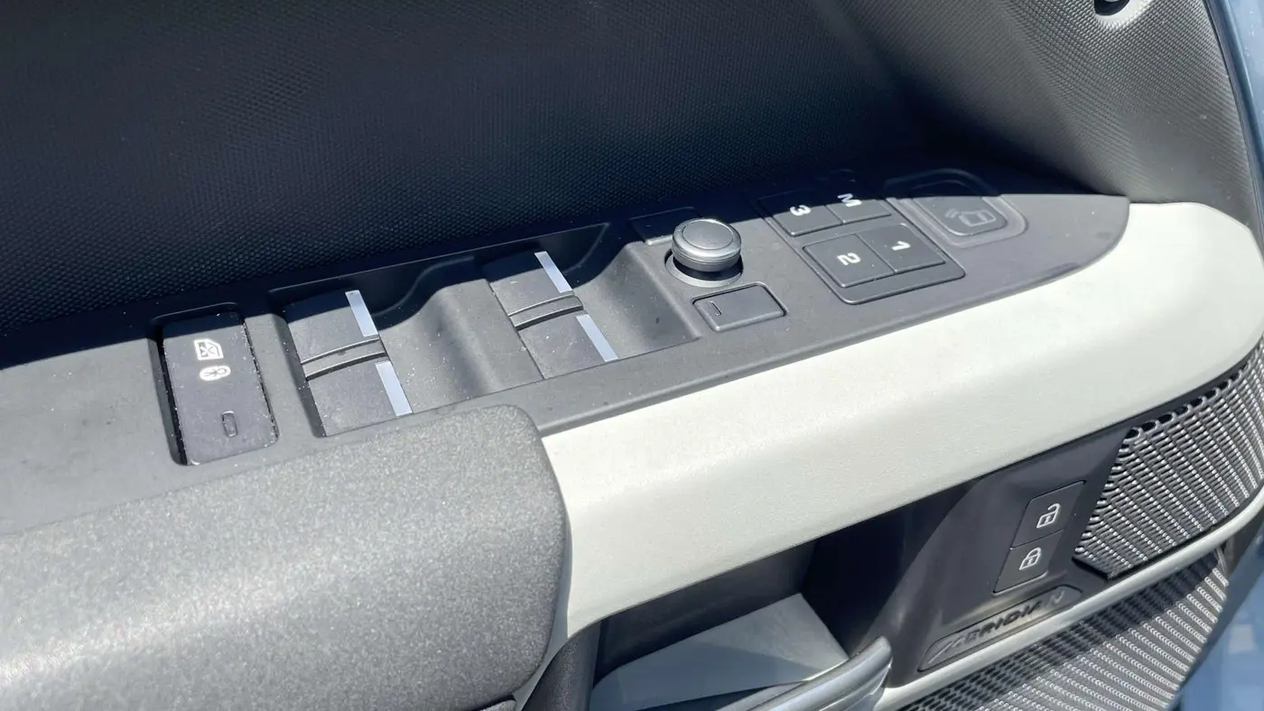 2020 Land Rover Defender 110 SE