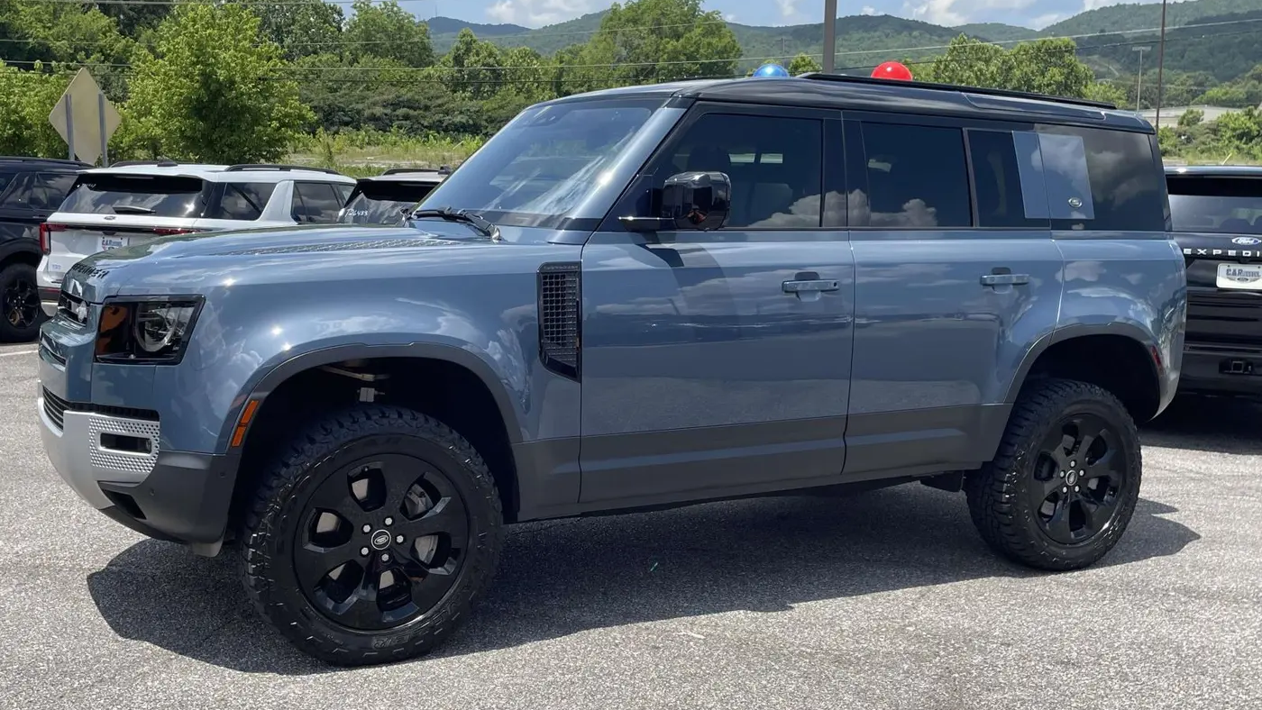 2020 Land Rover Defender 110 SE