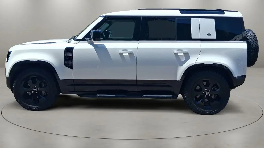 2020 Land Rover Defender 110 SE