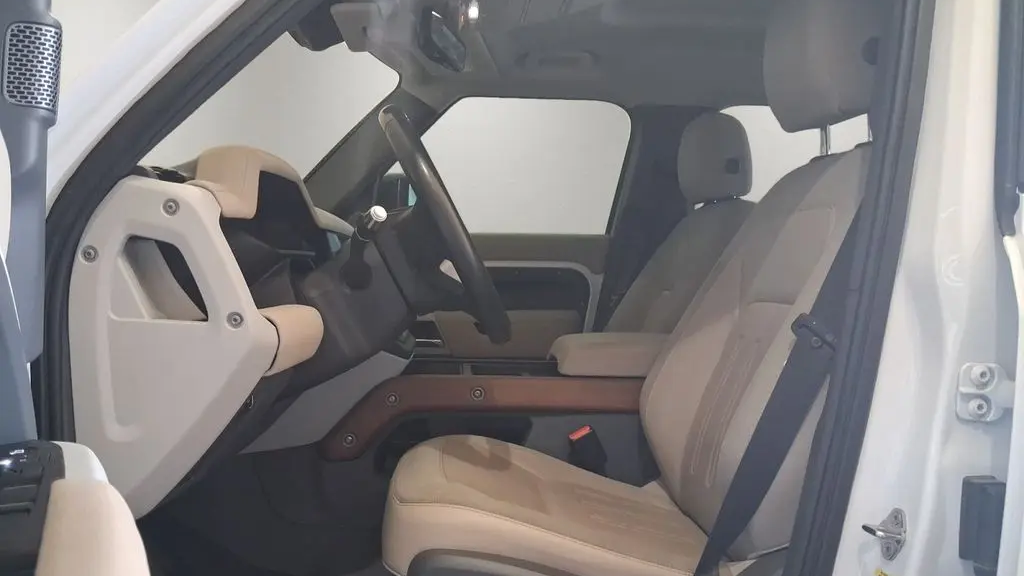 2020 Land Rover Defender 110 SE