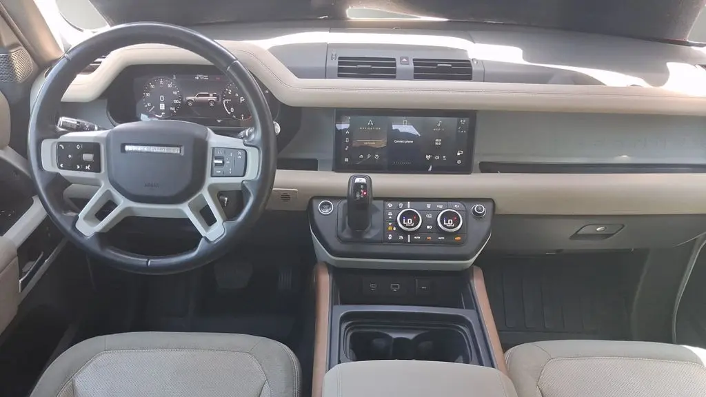 2020 Land Rover Defender 110 SE