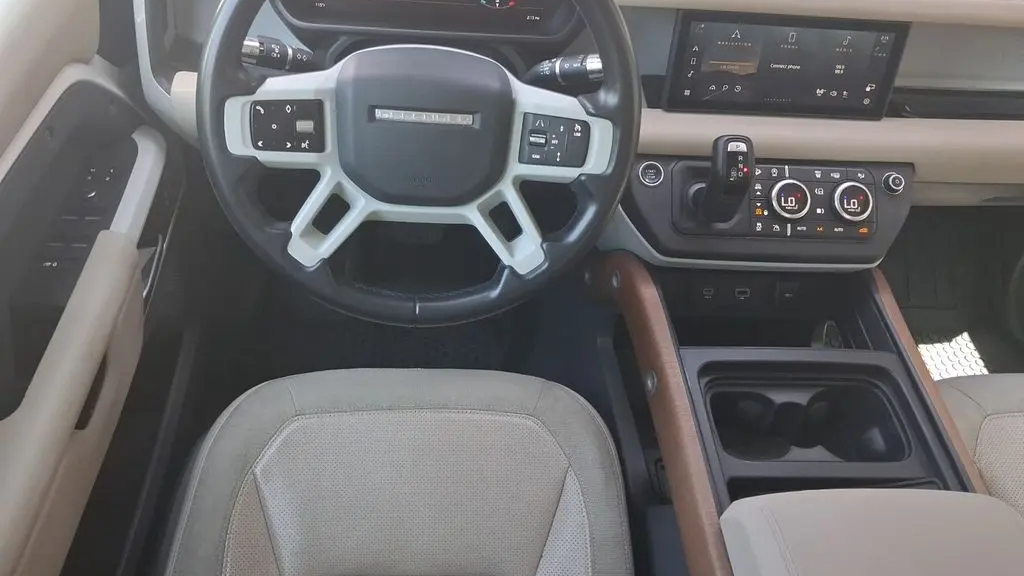 2020 Land Rover Defender 110 SE