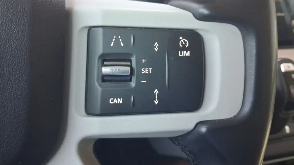 2020 Land Rover Defender 110 SE
