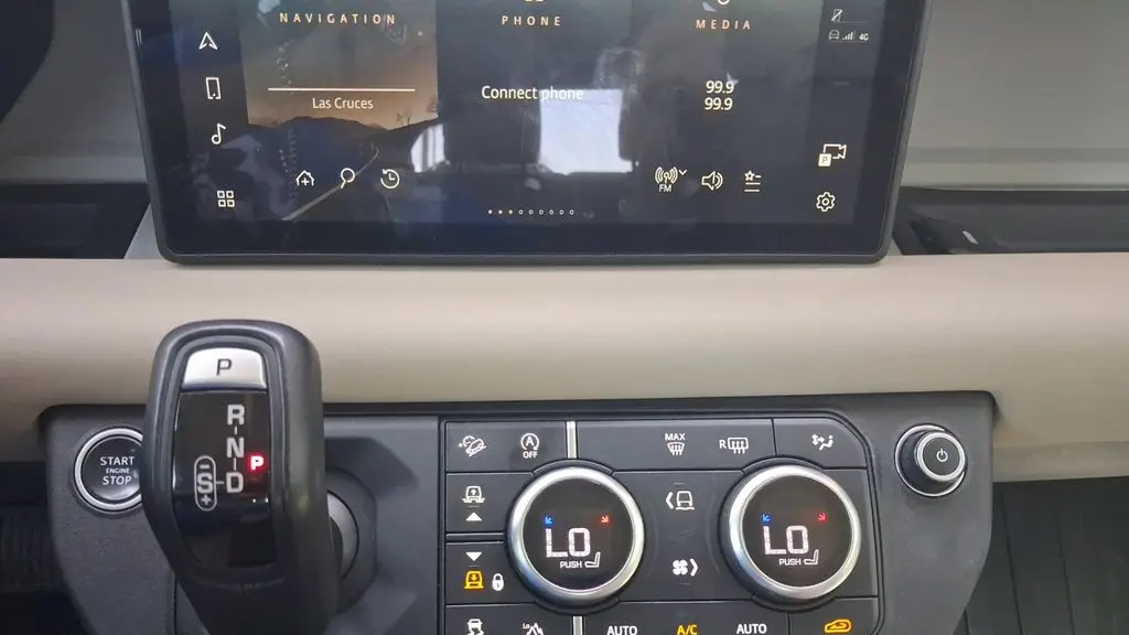 2020 Land Rover Defender 110 SE