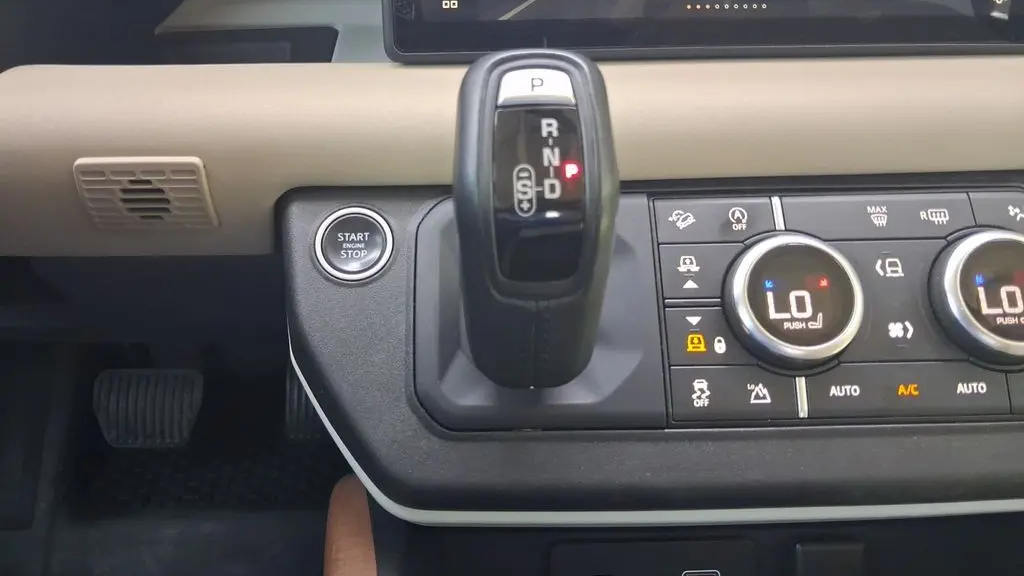 2020 Land Rover Defender 110 SE